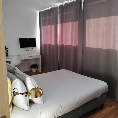 Guest house Republica 83 - Campo Pequeno 3*