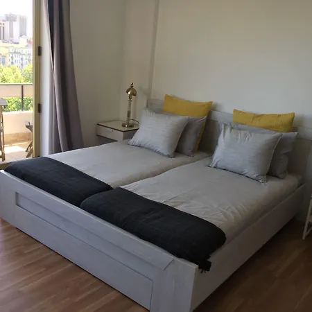 Republica 83 - Campo Pequeno Гостевой дом