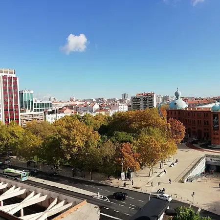 Republica 83 - Campo Pequeno Гостевой дом 3*