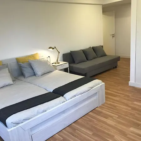 Republica 83 - Campo Pequeno Гостевой дом