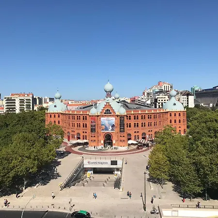 Republica 83 - Campo Pequeno Гостевой дом 3*