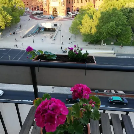 Republica 83 - Campo Pequeno Гостевой дом