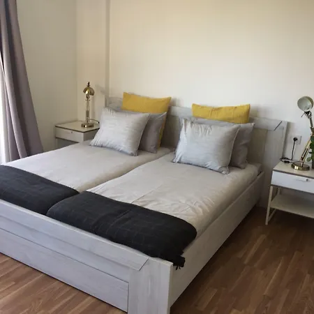 Republica 83 - Campo Pequeno Gasthof 3*